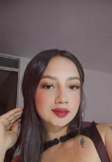 Karen smiling on her JoyChat profile