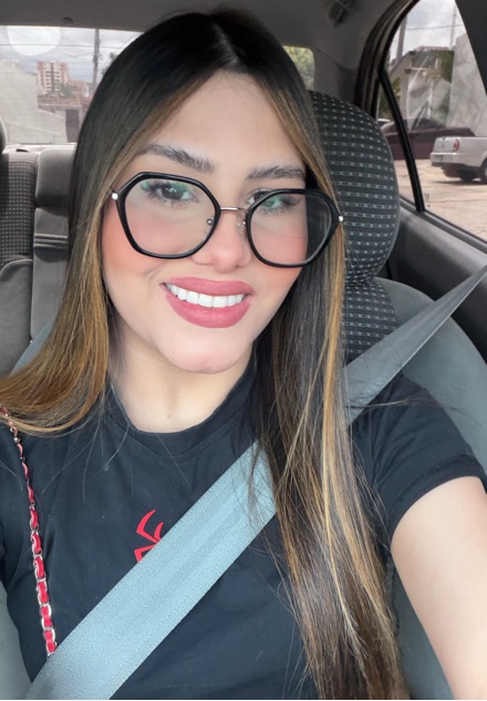 Blondi smiling in a car selfie for her live chat profile