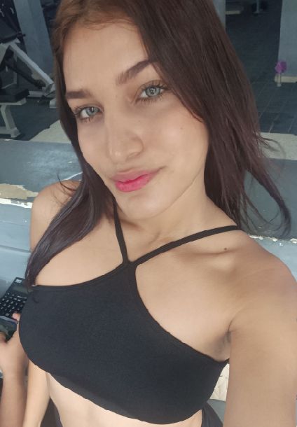 Muñeca smiling on her live chat profile